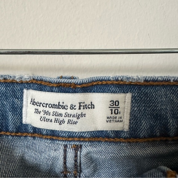 Abercrombie & Fitch Ultra High Rise 90's Slim Straight Jeans, Size 30/10 - Picture 8 of 9